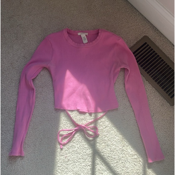 Tillys pink long sleeve crop with bow in back - Picture 1 of 1